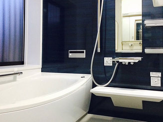バスルームリフォーム タイル貼りのお風呂から断熱効果抜群の広くて温かいユニットバスへ