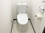 トイレリフォーム白を基調とした清潔感のあるトイレ