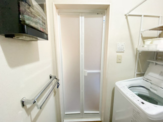 小工事 扉の両側から施解錠できる、安心安全な浴室ドア