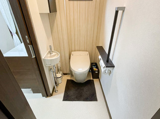 トイレリフォーム バリアフリーのトイレ＆洗面台と、使い勝手の良いキッチン