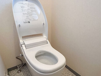 トイレリフォーム お手入れしやすくデザインもスッキリしたトイレ