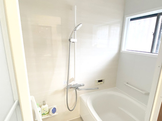 バスルームリフォーム 浴槽への出入りの負担が少なく、安心して使えるお風呂