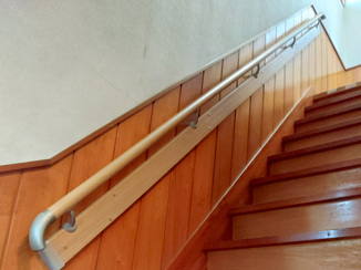 小工事 昇り降りの負担を軽減！足腰にやさしい階段手すり