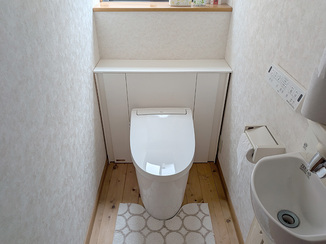 トイレリフォーム 収納もお掃除もラクラク！すっきりきれいなキャビネット付きトイレ